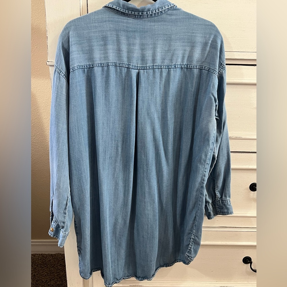 Carly Jean Los Angeles Tunic - Picture 2 of 6